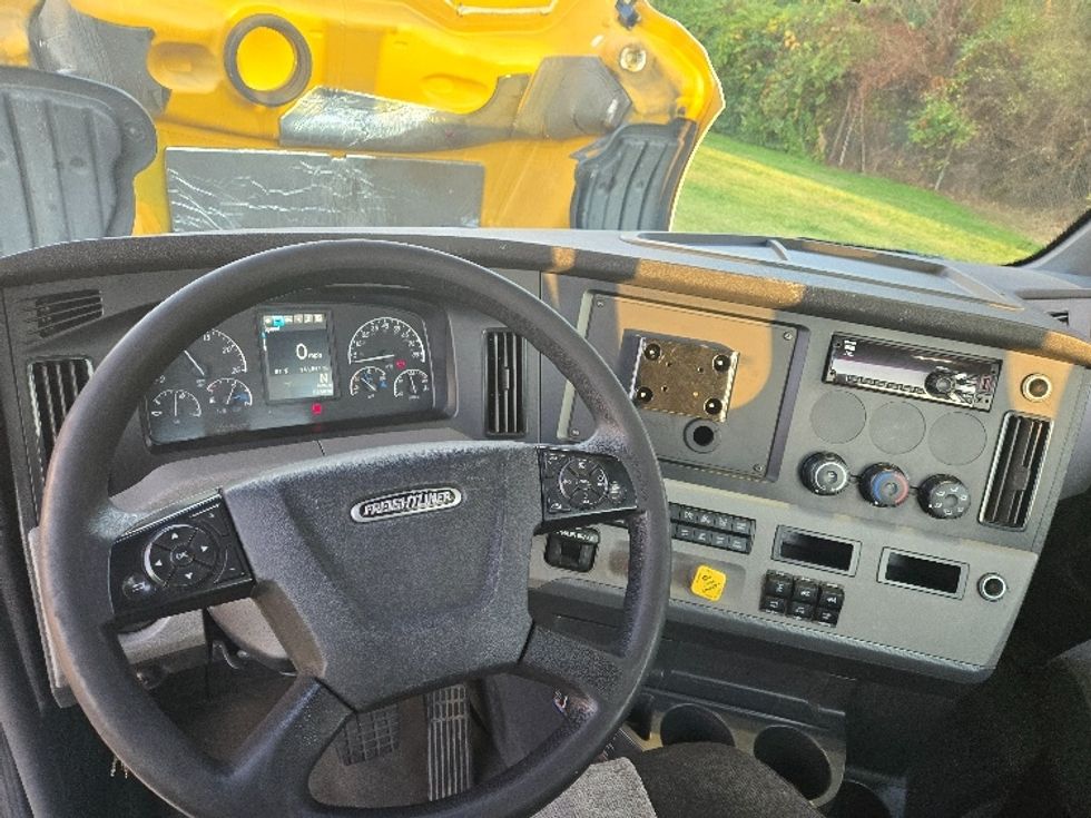 Day Cab Tractor-Heavy Duty Tractors-Freightliner-2020-T12664ST-North Bergen-NJ-341,540\n\t\tmiles-$ 51,750 - Image 11