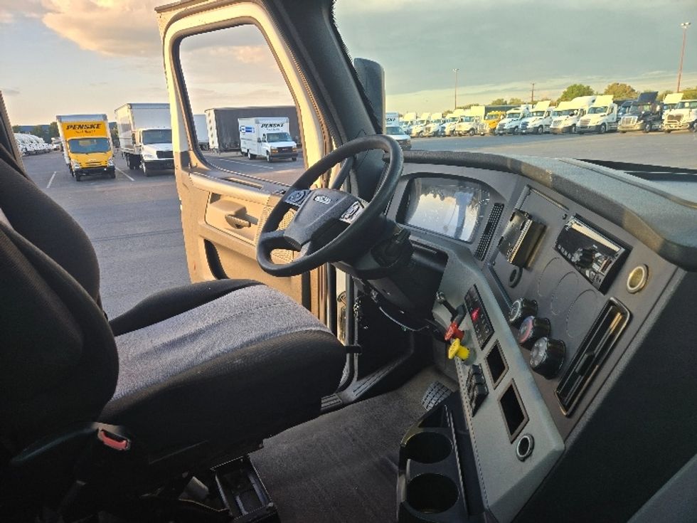 Day Cab Tractor-Heavy Duty Tractors-Freightliner-2020-T12664ST-North Bergen-NJ-341,540\n\t\tmiles-$ 51,750 - Image 14