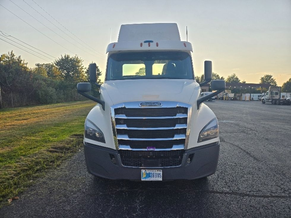 Day Cab Tractor-Heavy Duty Tractors-Freightliner-2020-T12664ST-North Bergen-NJ-341,540\n\t\tmiles-$ 51,750 - Image 2