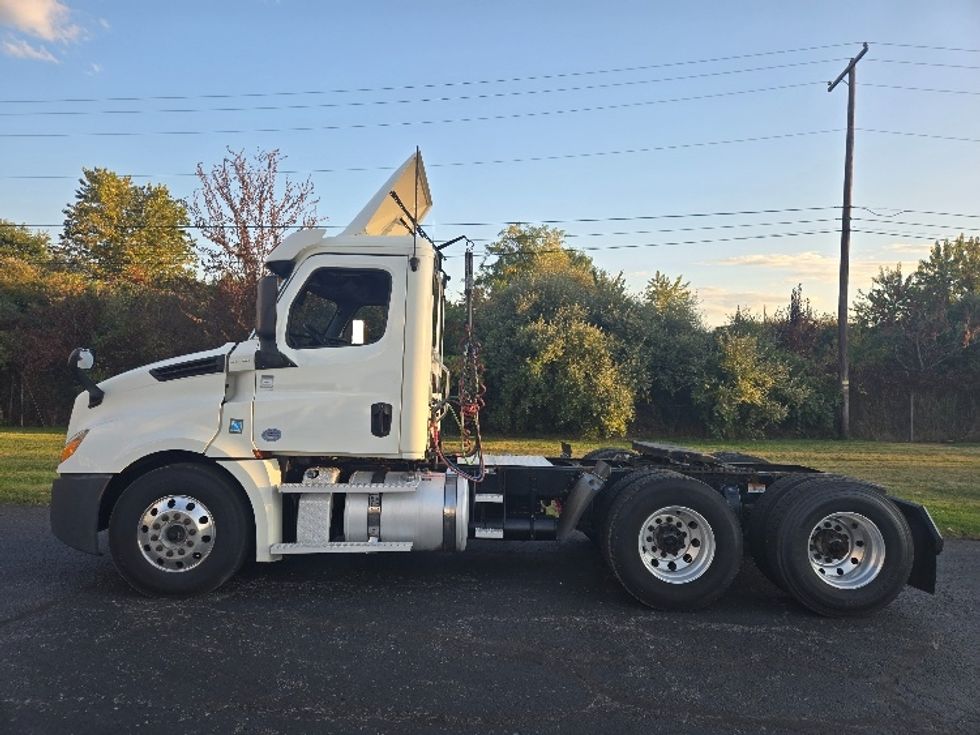 Day Cab Tractor-Heavy Duty Tractors-Freightliner-2020-T12664ST-North Bergen-NJ-341,540\n\t\tmiles-$ 51,750 - Image 4