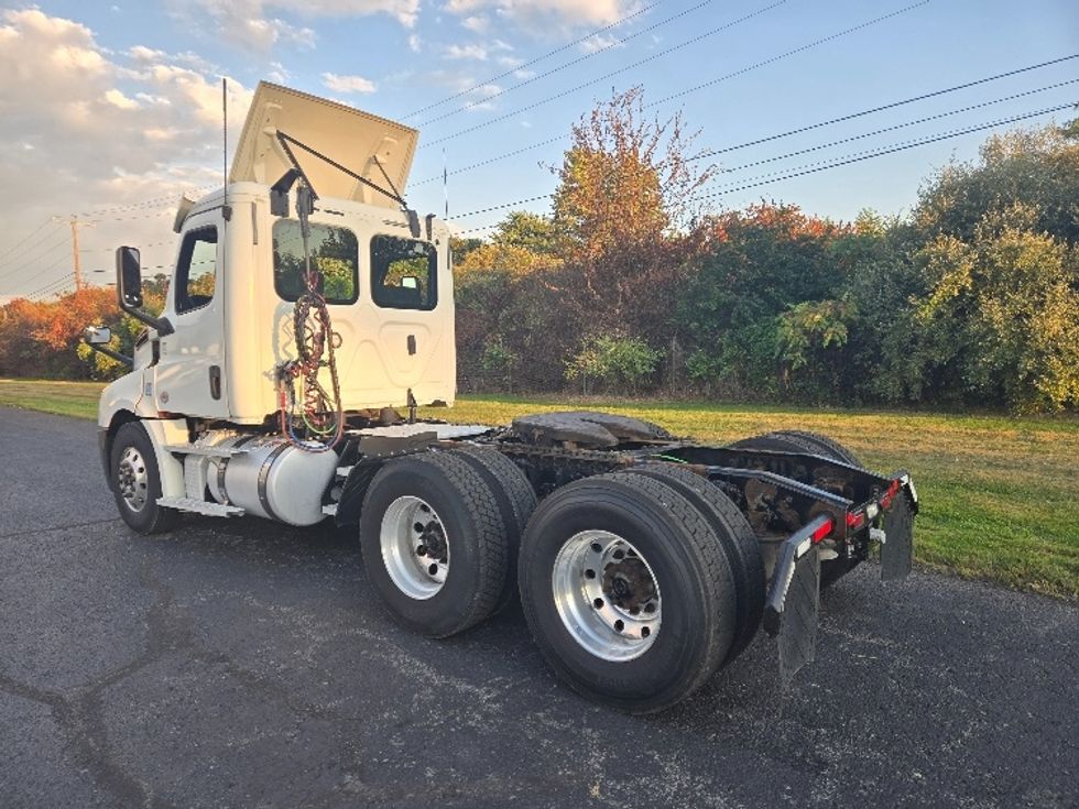 Day Cab Tractor-Heavy Duty Tractors-Freightliner-2020-T12664ST-North Bergen-NJ-341,540\n\t\tmiles-$ 51,750 - Image 5