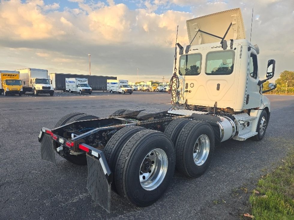 Day Cab Tractor-Heavy Duty Tractors-Freightliner-2020-T12664ST-North Bergen-NJ-341,540\n\t\tmiles-$ 51,750 - Image 7