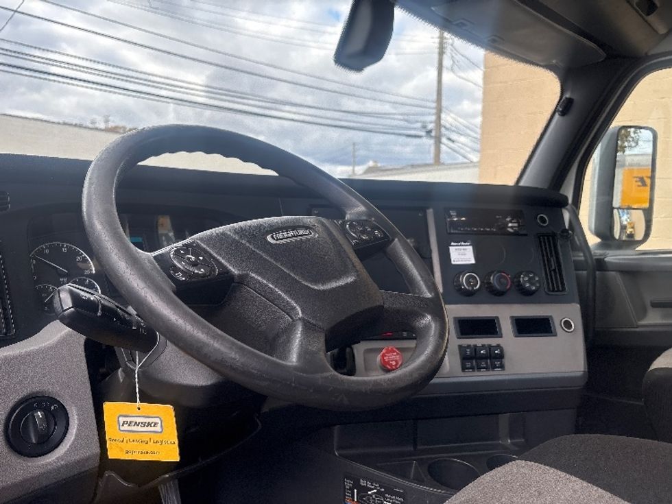 Day Cab Tractor-Heavy Duty Tractors-Freightliner-2020-T12664ST-North Bergen-NJ-452,894\n\t\tmiles-$ 45,250 - Image 10