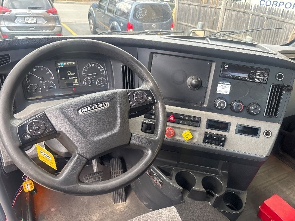 Day Cab Tractor-Heavy Duty Tractors-Freightliner-2020-T12664ST-North Bergen-NJ-452,894\n\t\tmiles-$ 45,250 - Image 11