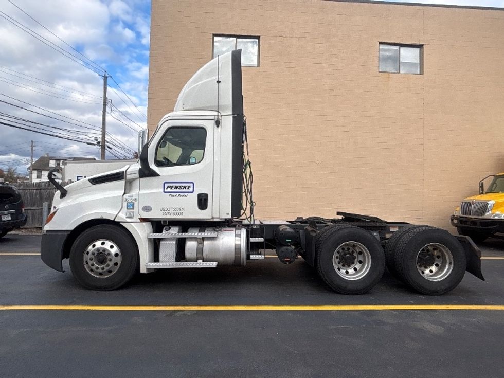 Day Cab Tractor-Heavy Duty Tractors-Freightliner-2020-T12664ST-North Bergen-NJ-452,894\n\t\tmiles-$ 45,250 - Image 4