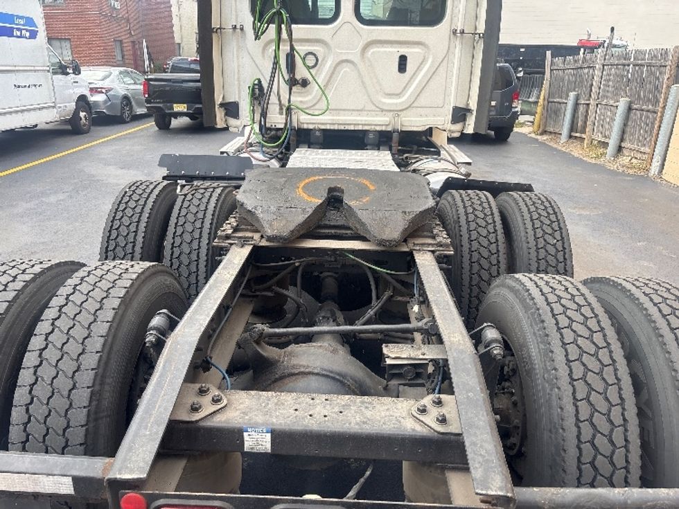 Day Cab Tractor-Heavy Duty Tractors-Freightliner-2020-T12664ST-North Bergen-NJ-452,894\n\t\tmiles-$ 45,250 - Image 6
