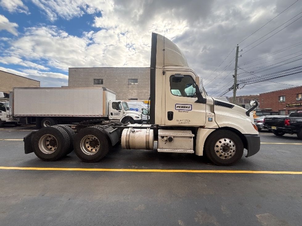 Day Cab Tractor-Heavy Duty Tractors-Freightliner-2020-T12664ST-North Bergen-NJ-452,894\n\t\tmiles-$ 45,250 - Image 8