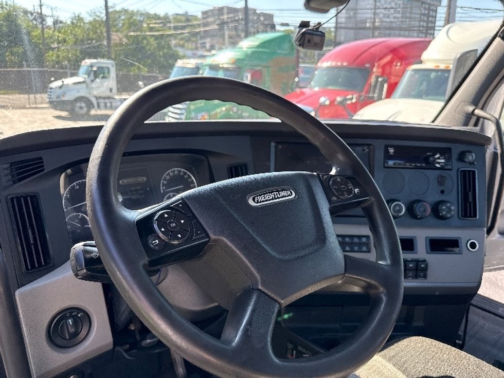 Day Cab Tractor-Heavy Duty Tractors-Freightliner-2020-T12664ST-North Bergen-NJ-538,155\n\t\tmiles-$ 40,500 - Image 10