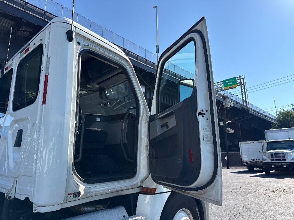 Day Cab Tractor-Heavy Duty Tractors-Freightliner-2020-T12664ST-North Bergen-NJ-538,155\n\t\tmiles-$ 40,500 - Image 12