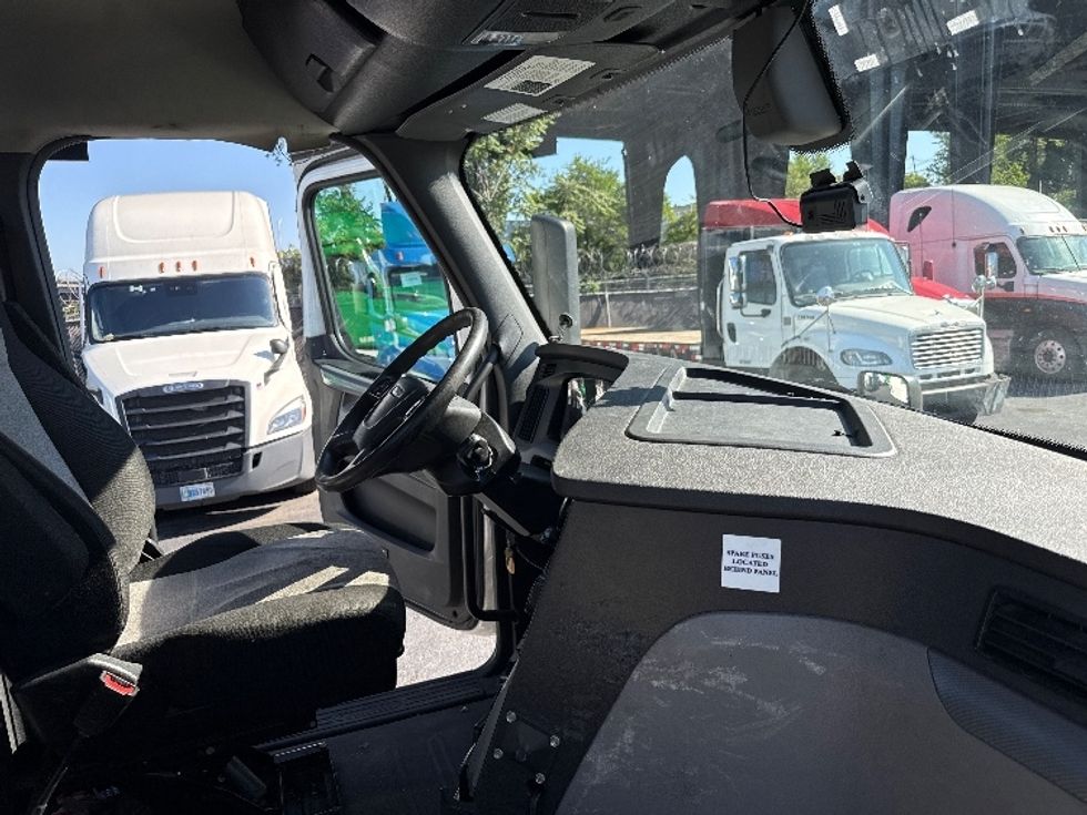 Day Cab Tractor-Heavy Duty Tractors-Freightliner-2020-T12664ST-North Bergen-NJ-538,155\n\t\tmiles-$ 40,500 - Image 14