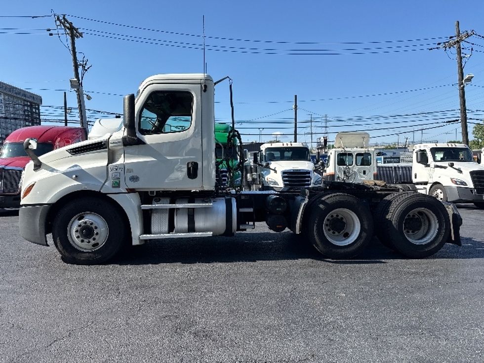 Day Cab Tractor-Heavy Duty Tractors-Freightliner-2020-T12664ST-North Bergen-NJ-538,155\n\t\tmiles-$ 40,500 - Image 4