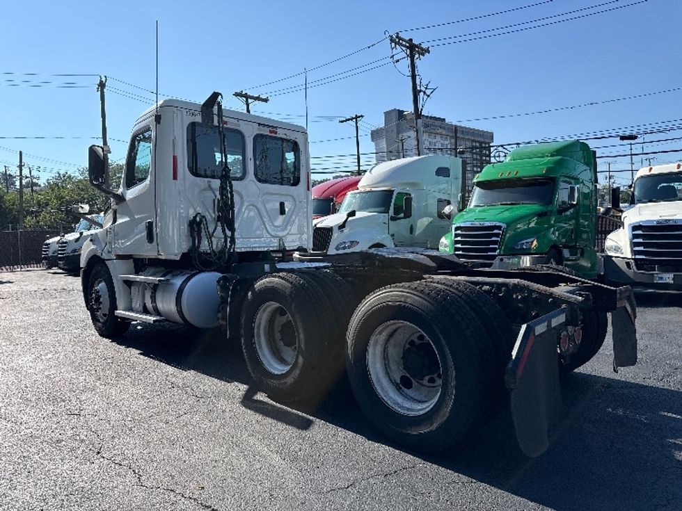 Day Cab Tractor-Heavy Duty Tractors-Freightliner-2020-T12664ST-North Bergen-NJ-538,155\n\t\tmiles-$ 40,500 - Image 5