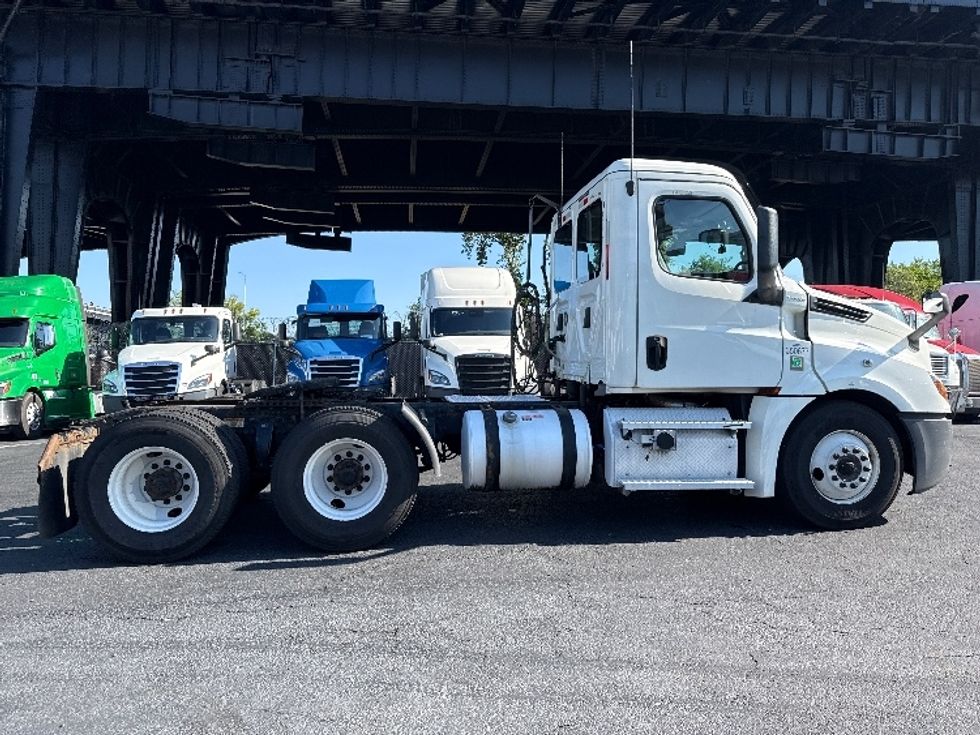 Day Cab Tractor-Heavy Duty Tractors-Freightliner-2020-T12664ST-North Bergen-NJ-538,155\n\t\tmiles-$ 40,500 - Image 8