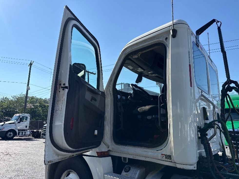 Day Cab Tractor-Heavy Duty Tractors-Freightliner-2020-T12664ST-North Bergen-NJ-538,155\n\t\tmiles-$ 40,500 - Image 9