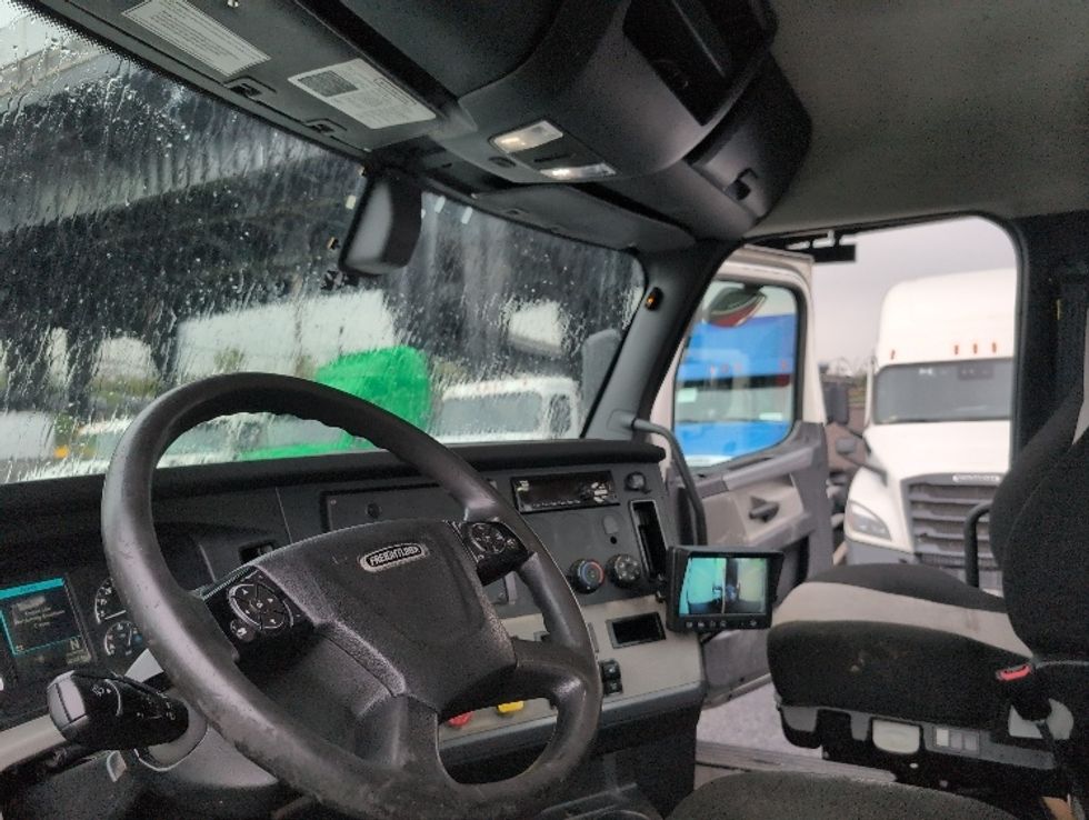 Day Cab Tractor-Heavy Duty Tractors-Freightliner-2020-T12664ST-North Bergen-NJ-574,608\n\t\tmiles-$ 35,750 - Image 10