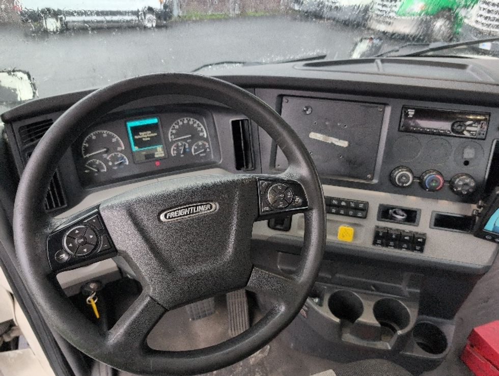 Day Cab Tractor-Heavy Duty Tractors-Freightliner-2020-T12664ST-North Bergen-NJ-574,608\n\t\tmiles-$ 35,750 - Image 11