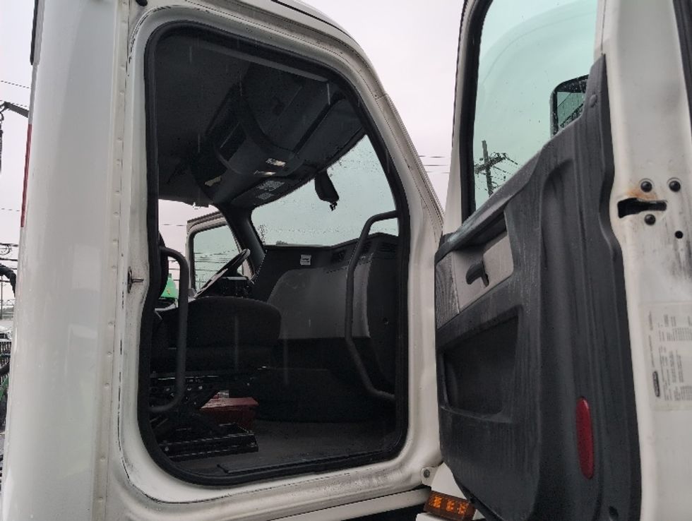 Day Cab Tractor-Heavy Duty Tractors-Freightliner-2020-T12664ST-North Bergen-NJ-574,608\n\t\tmiles-$ 35,750 - Image 12