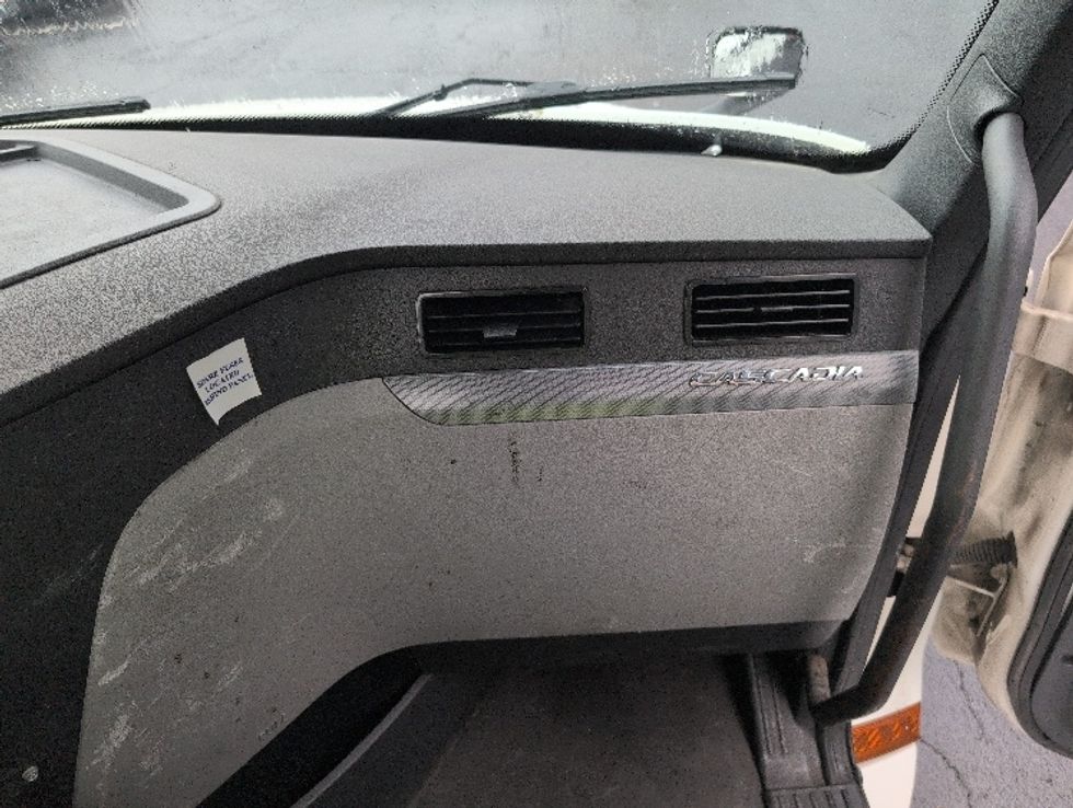 Day Cab Tractor-Heavy Duty Tractors-Freightliner-2020-T12664ST-North Bergen-NJ-574,608\n\t\tmiles-$ 35,750 - Image 13