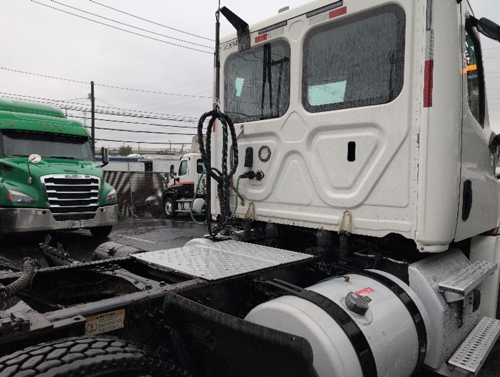 Day Cab Tractor-Heavy Duty Tractors-Freightliner-2020-T12664ST-North Bergen-NJ-574,608\n\t\tmiles-$ 35,750 - Image 18