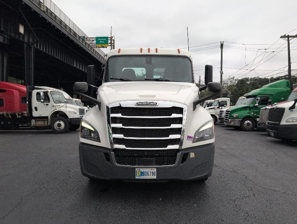 Day Cab Tractor-Heavy Duty Tractors-Freightliner-2020-T12664ST-North Bergen-NJ-574,608\n\t\tmiles-$ 35,750 - Image 2