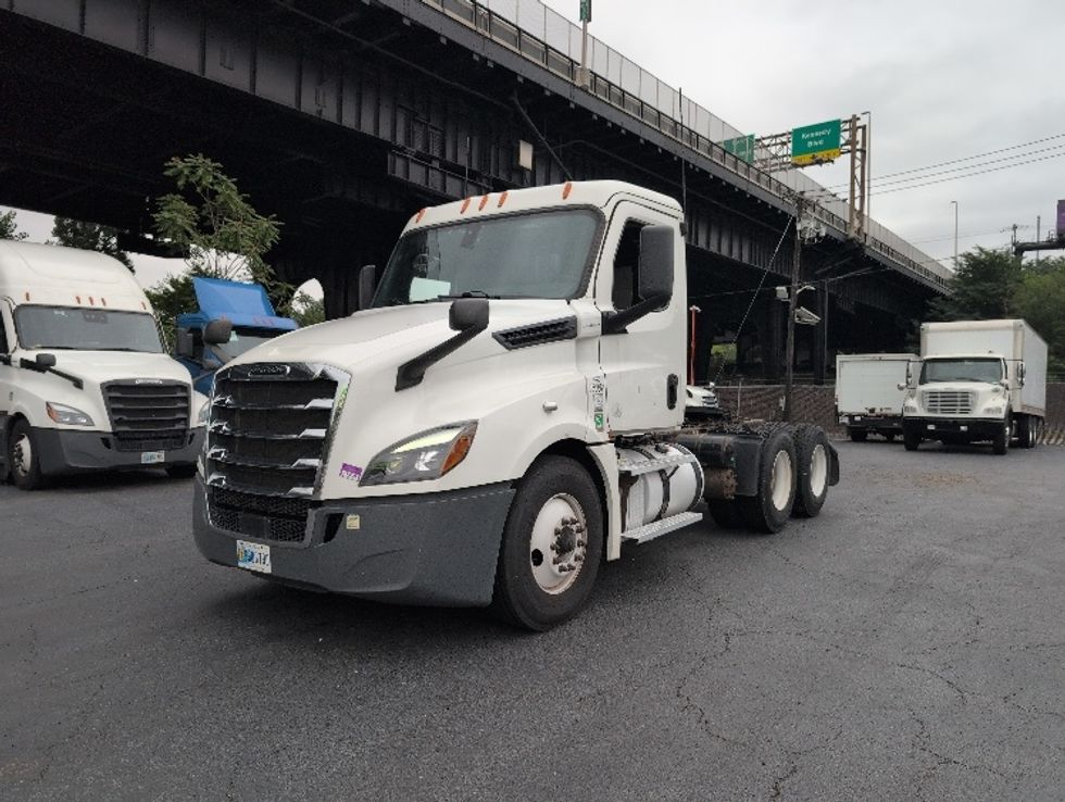 Day Cab Tractor-Heavy Duty Tractors-Freightliner-2020-T12664ST-North Bergen-NJ-574,608\n\t\tmiles-$ 35,750 - Image 3