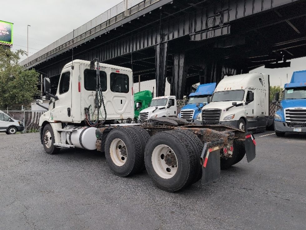 Day Cab Tractor-Heavy Duty Tractors-Freightliner-2020-T12664ST-North Bergen-NJ-574,608\n\t\tmiles-$ 35,750 - Image 5