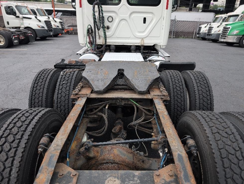 Day Cab Tractor-Heavy Duty Tractors-Freightliner-2020-T12664ST-North Bergen-NJ-574,608\n\t\tmiles-$ 35,750 - Image 6