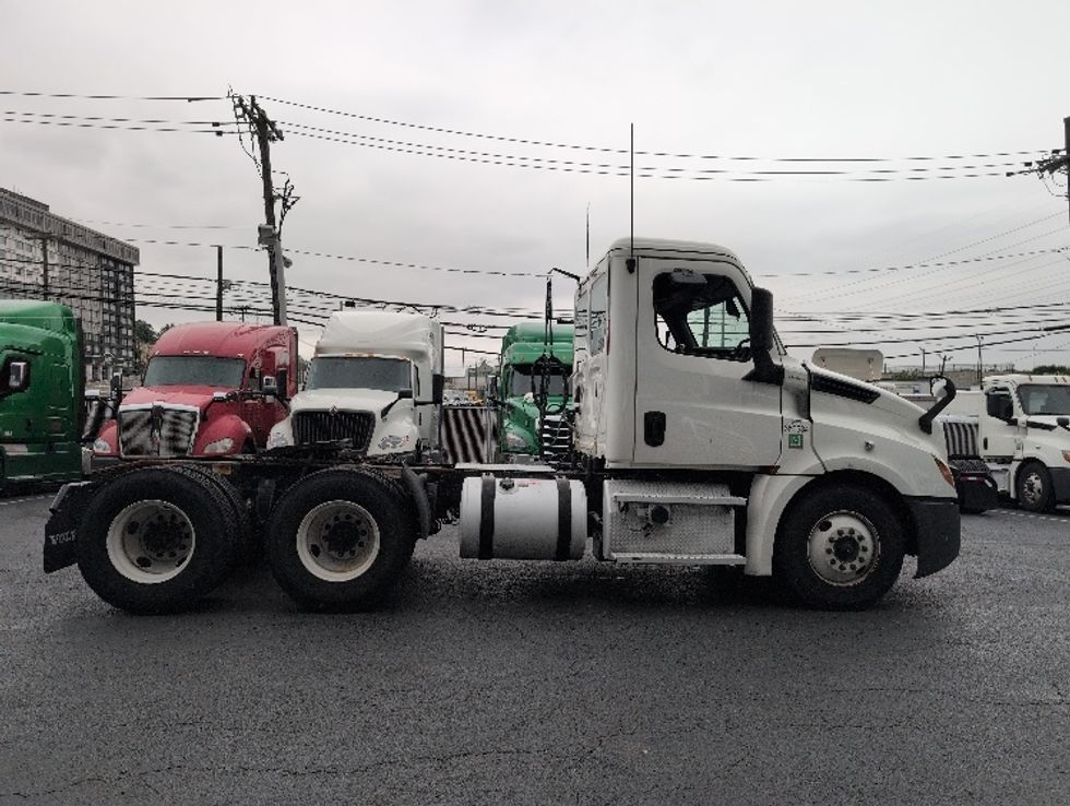 Day Cab Tractor-Heavy Duty Tractors-Freightliner-2020-T12664ST-North Bergen-NJ-574,608\n\t\tmiles-$ 35,750 - Image 8