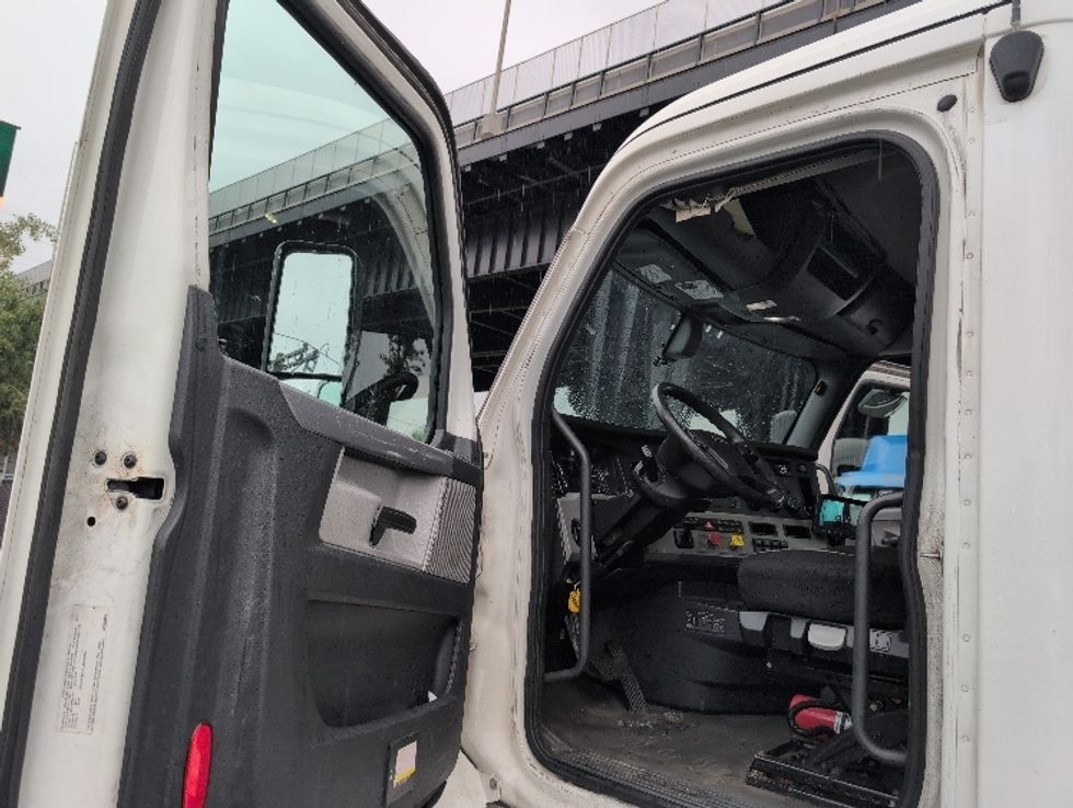 Day Cab Tractor-Heavy Duty Tractors-Freightliner-2020-T12664ST-North Bergen-NJ-574,608\n\t\tmiles-$ 35,750 - Image 9