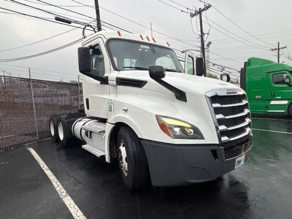 Day Cab Tractor-Heavy Duty Tractors-Freightliner-2020-T12664ST-North Bergen-NJ-575,948\n\t\tmiles-$ 35,750 - Image 1