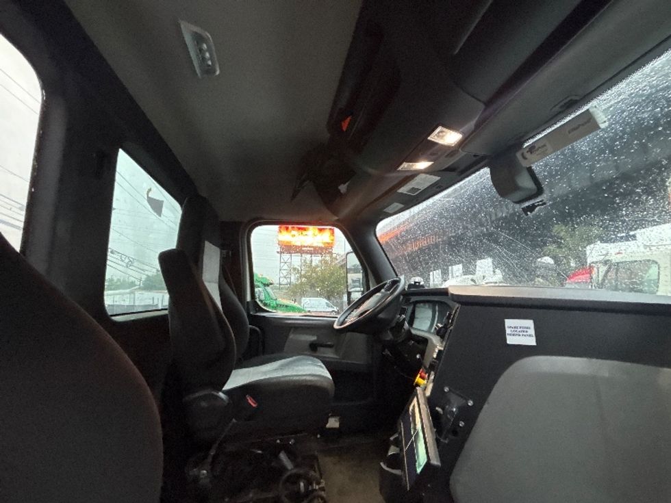 Day Cab Tractor-Heavy Duty Tractors-Freightliner-2020-T12664ST-North Bergen-NJ-575,948\n\t\tmiles-$ 35,750 - Image 14