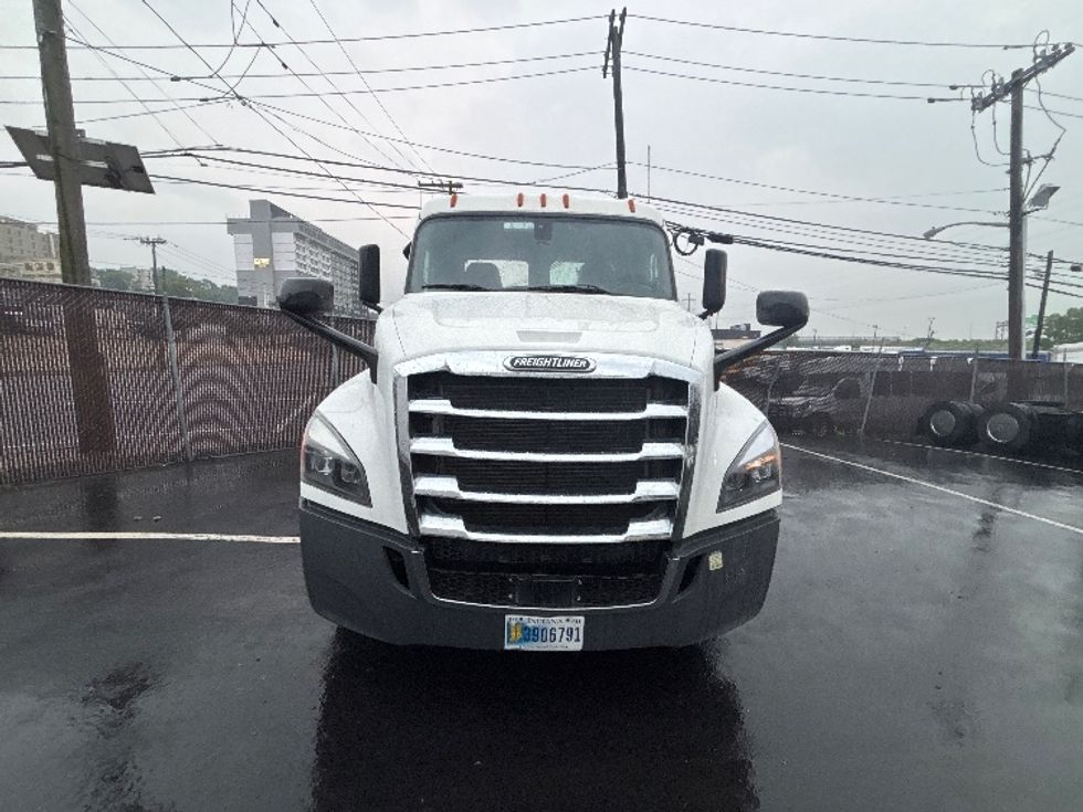 Day Cab Tractor-Heavy Duty Tractors-Freightliner-2020-T12664ST-North Bergen-NJ-575,948\n\t\tmiles-$ 35,750 - Image 2