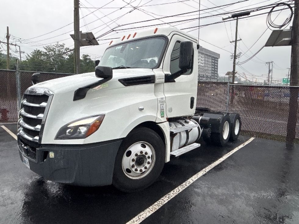 Day Cab Tractor-Heavy Duty Tractors-Freightliner-2020-T12664ST-North Bergen-NJ-575,948\n\t\tmiles-$ 35,750 - Image 3