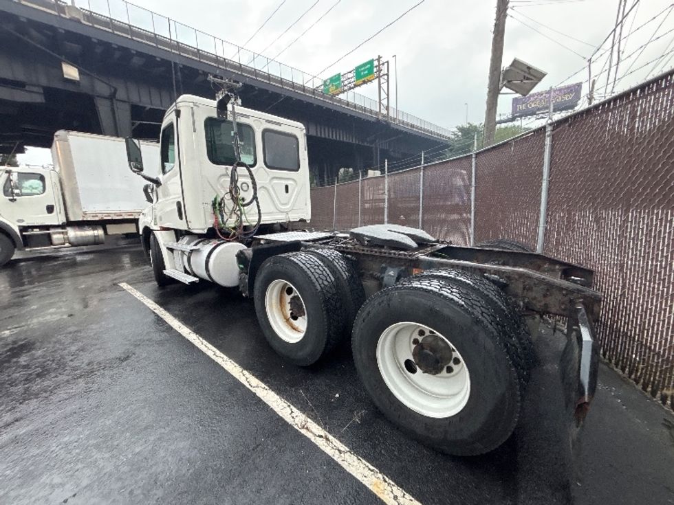 Day Cab Tractor-Heavy Duty Tractors-Freightliner-2020-T12664ST-North Bergen-NJ-575,948\n\t\tmiles-$ 35,750 - Image 5
