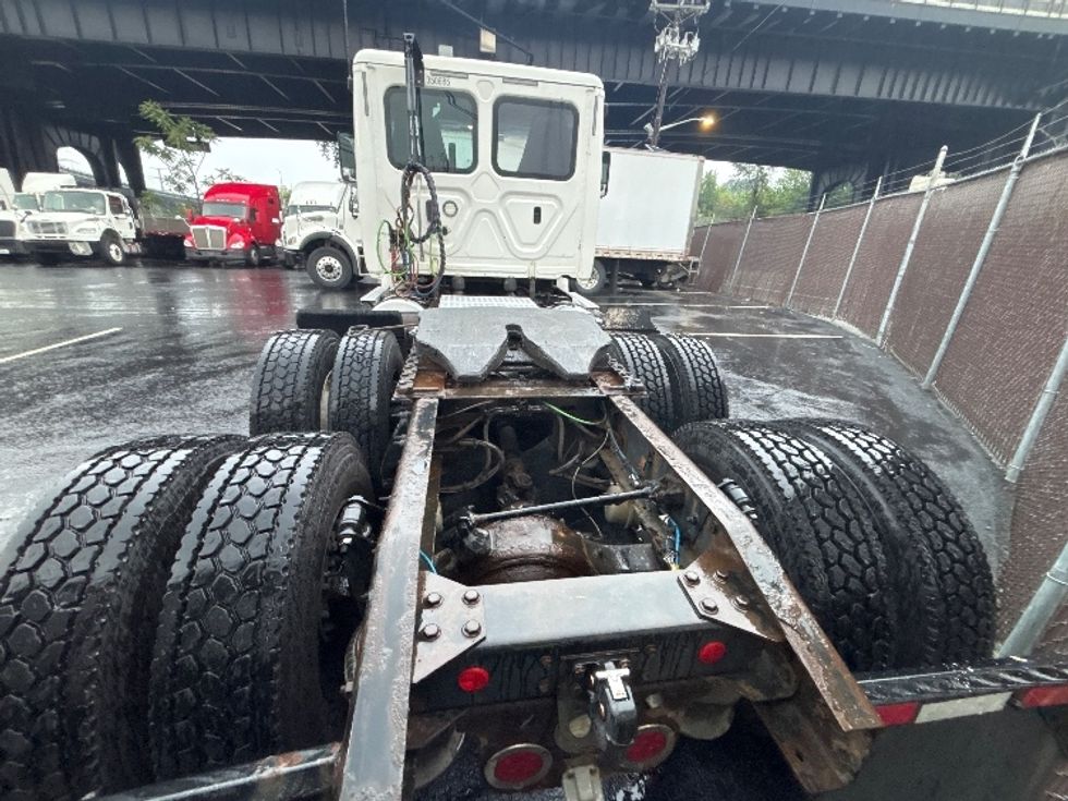 Day Cab Tractor-Heavy Duty Tractors-Freightliner-2020-T12664ST-North Bergen-NJ-575,948\n\t\tmiles-$ 35,750 - Image 6
