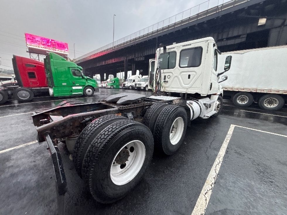 Day Cab Tractor-Heavy Duty Tractors-Freightliner-2020-T12664ST-North Bergen-NJ-575,948\n\t\tmiles-$ 35,750 - Image 7