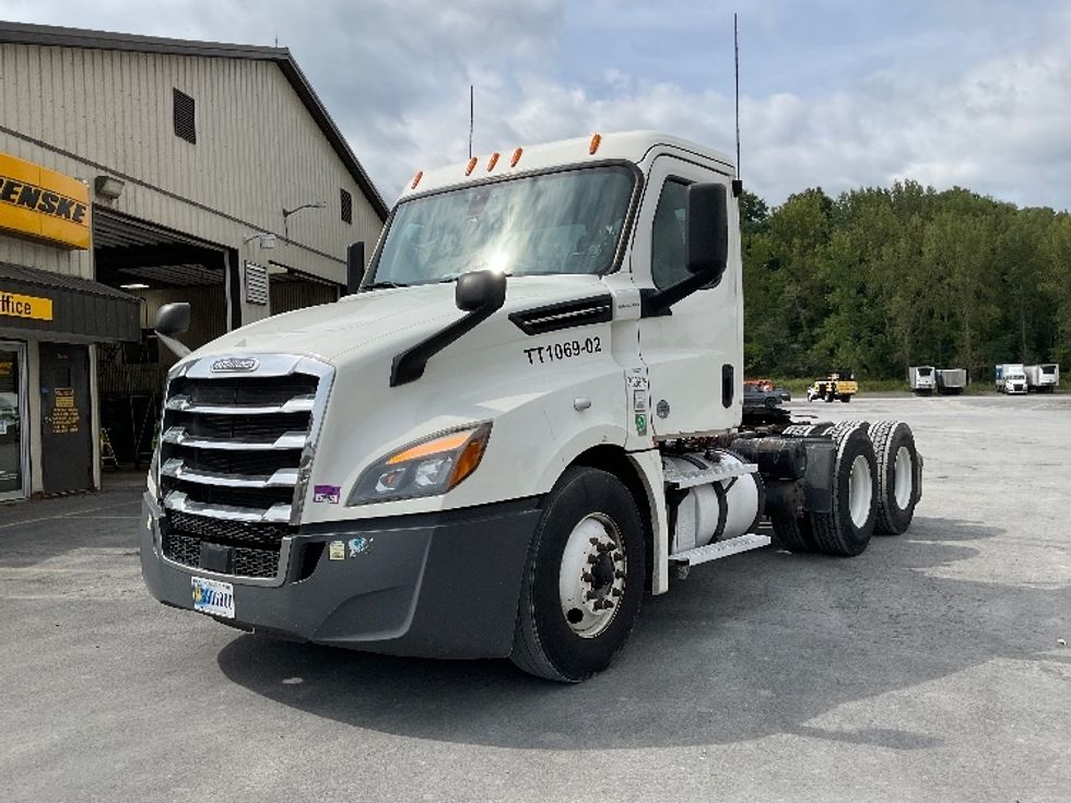 Day Cab Tractor-Heavy Duty Tractors-Freightliner-2020-T12664ST-North Bergen-NJ-590,944\n\t\tmiles-$ 35,250 - Image 1