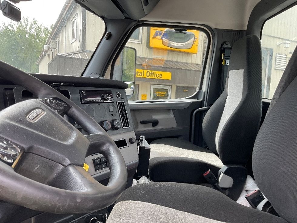 Day Cab Tractor-Heavy Duty Tractors-Freightliner-2020-T12664ST-North Bergen-NJ-590,944\n\t\tmiles-$ 35,250 - Image 10