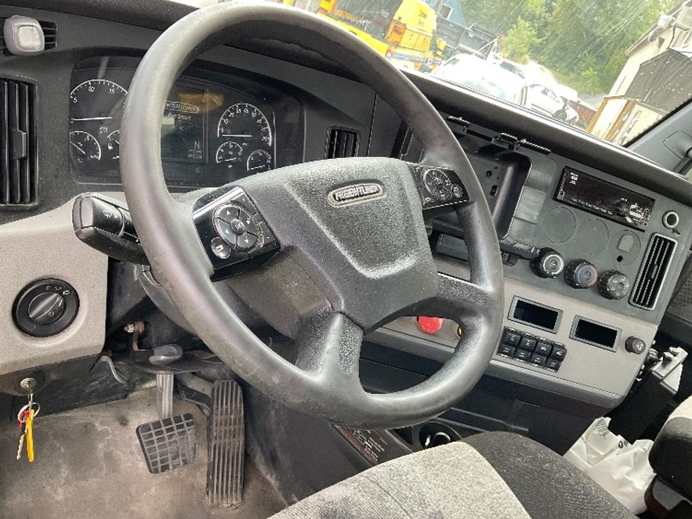 Day Cab Tractor-Heavy Duty Tractors-Freightliner-2020-T12664ST-North Bergen-NJ-590,944\n\t\tmiles-$ 35,250 - Image 11
