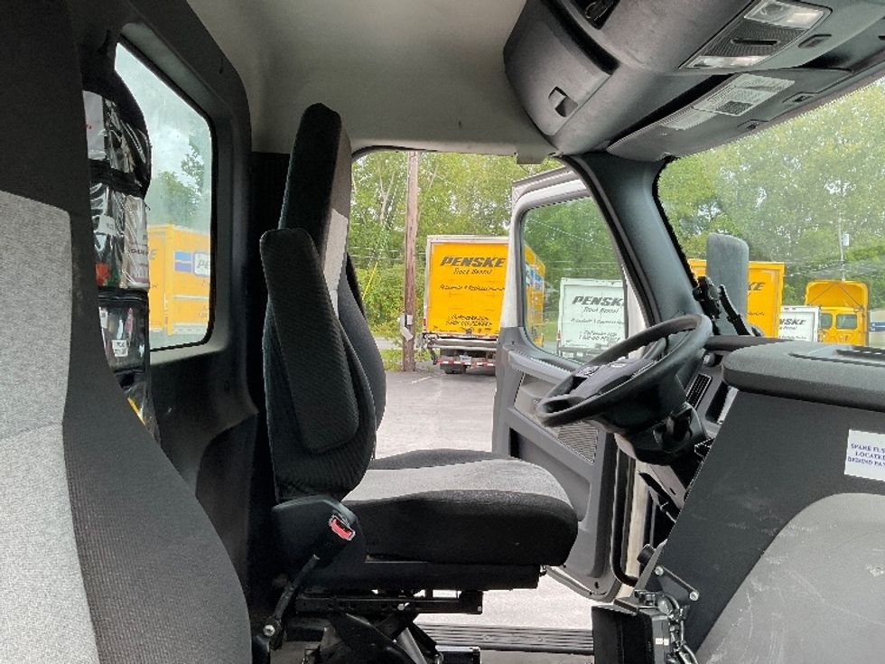 Day Cab Tractor-Heavy Duty Tractors-Freightliner-2020-T12664ST-North Bergen-NJ-590,944\n\t\tmiles-$ 35,250 - Image 14