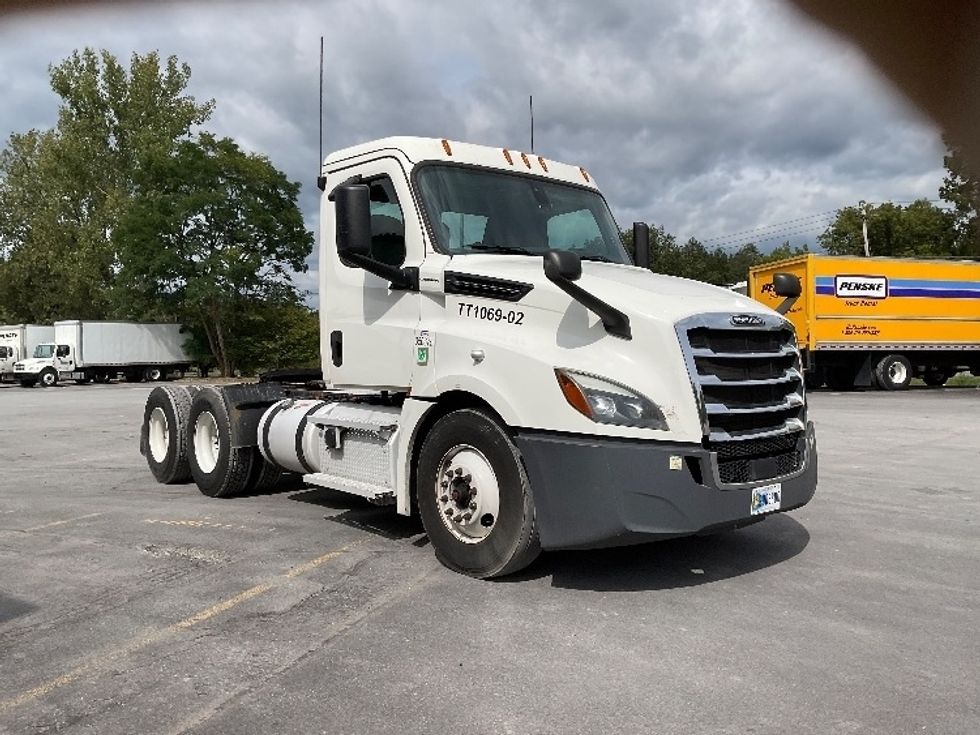 Day Cab Tractor-Heavy Duty Tractors-Freightliner-2020-T12664ST-North Bergen-NJ-590,944\n\t\tmiles-$ 35,250 - Image 3