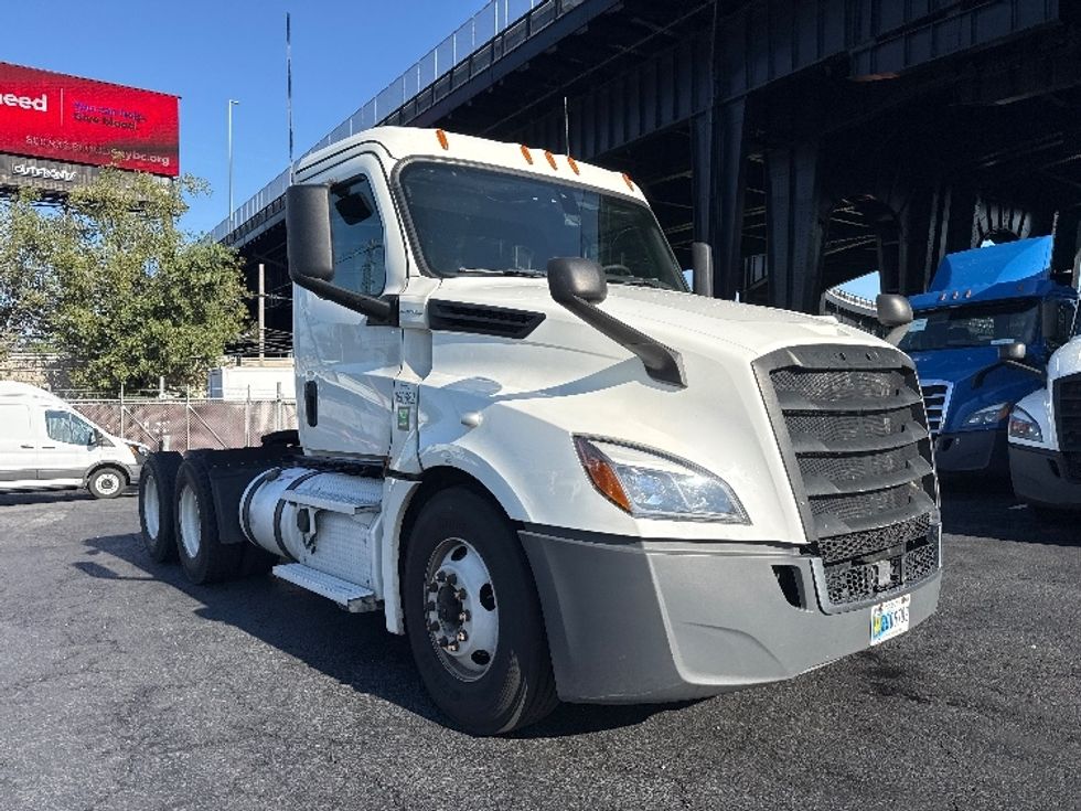 Day Cab Tractor-Heavy Duty Tractors-Freightliner-2020-T12664ST-North Bergen-NJ-600,201\n\t\tmiles-$ 34,250 - Image 1