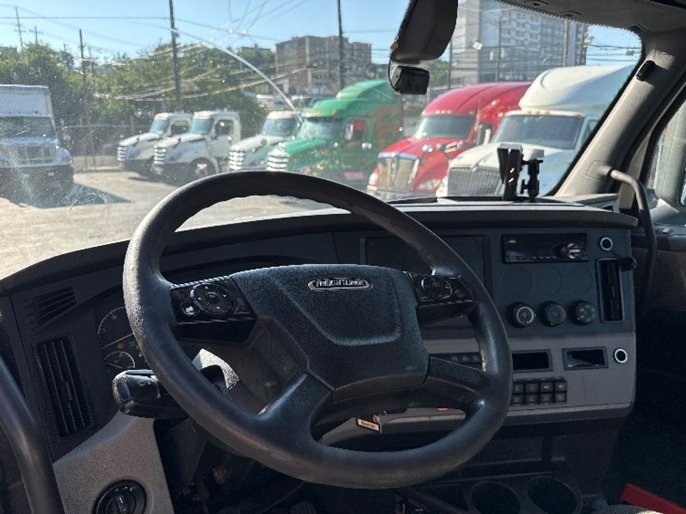 Day Cab Tractor-Heavy Duty Tractors-Freightliner-2020-T12664ST-North Bergen-NJ-600,201\n\t\tmiles-$ 34,250 - Image 10