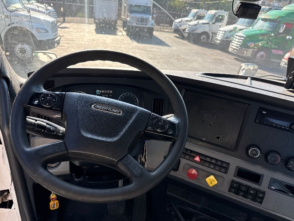 Day Cab Tractor-Heavy Duty Tractors-Freightliner-2020-T12664ST-North Bergen-NJ-600,201\n\t\tmiles-$ 34,250 - Image 11