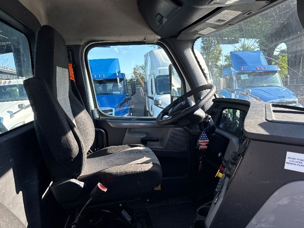 Day Cab Tractor-Heavy Duty Tractors-Freightliner-2020-T12664ST-North Bergen-NJ-600,201\n\t\tmiles-$ 34,250 - Image 14