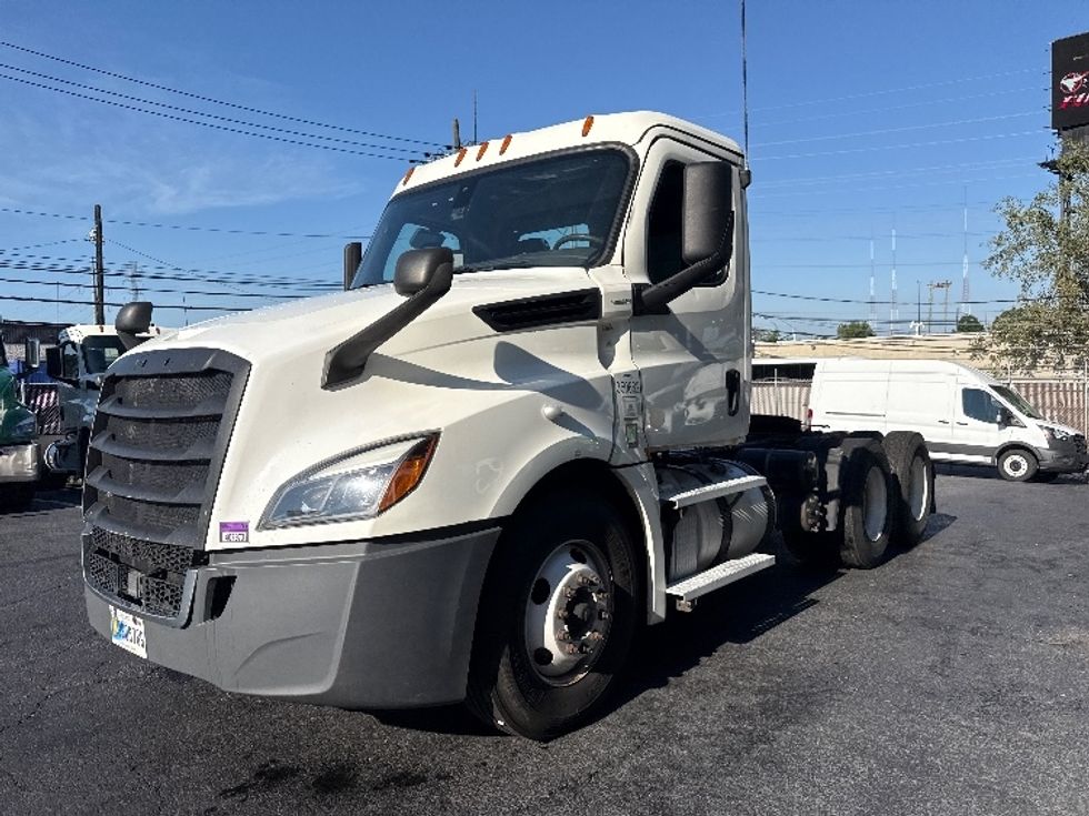 Day Cab Tractor-Heavy Duty Tractors-Freightliner-2020-T12664ST-North Bergen-NJ-600,201\n\t\tmiles-$ 34,250 - Image 3