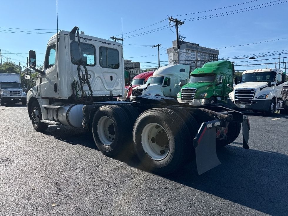 Day Cab Tractor-Heavy Duty Tractors-Freightliner-2020-T12664ST-North Bergen-NJ-600,201\n\t\tmiles-$ 34,250 - Image 5