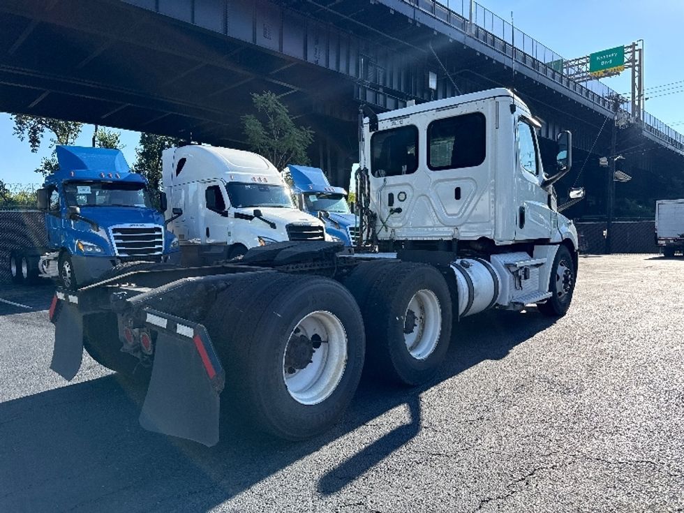 Day Cab Tractor-Heavy Duty Tractors-Freightliner-2020-T12664ST-North Bergen-NJ-600,201\n\t\tmiles-$ 34,250 - Image 7
