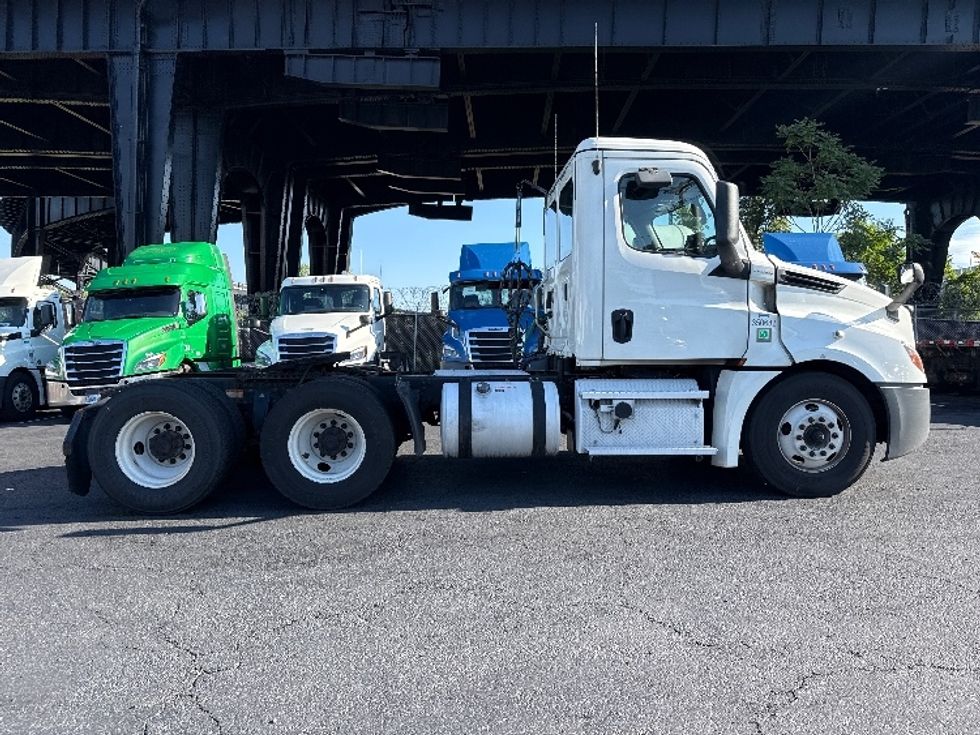 Day Cab Tractor-Heavy Duty Tractors-Freightliner-2020-T12664ST-North Bergen-NJ-600,201\n\t\tmiles-$ 34,250 - Image 8