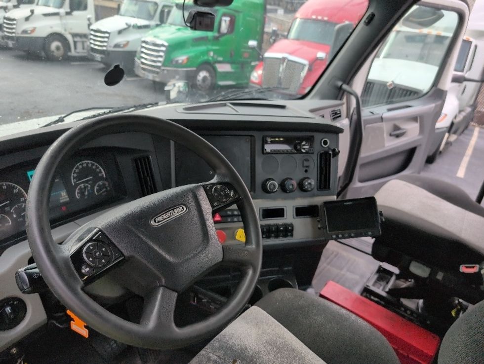 Day Cab Tractor-Heavy Duty Tractors-Freightliner-2020-T12664ST-North Bergen-NJ-615,154\n\t\tmiles-$ 31,750 - Image 10